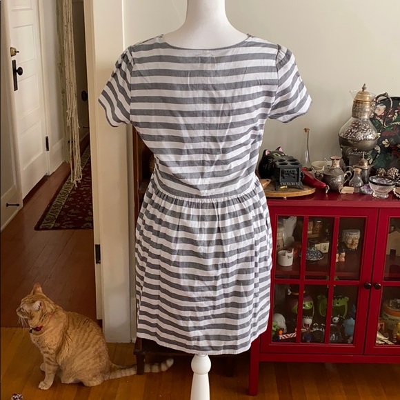 5/$25 NWT Levi’s Oversized Gray and White Striped Dress - Picture 3 of 3